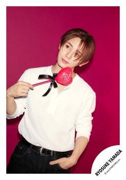 【No.HSJ26-416】「Ryosuke Yamada DOME TOUR 2026 Are You Red.Y?」周邊商品花絮照