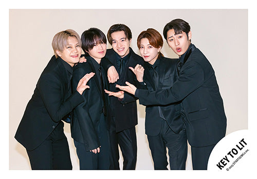 【No.KEY25-039】「KEY TO LIT Arena Tour 2025 WAKE UP THE FOOL」周邊商品花絮照