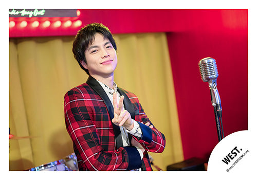 【No.WES25-227】「WEST. LIVE TOUR 2025 A.H.O. -Audio Hang Out-」周邊商品花絮照