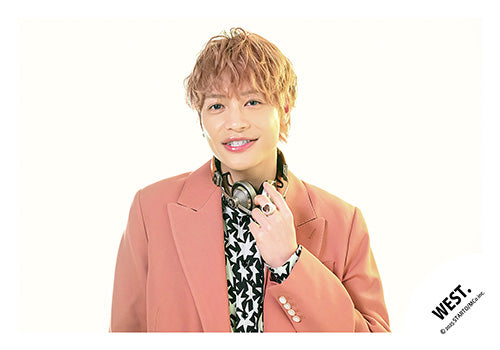 【No.WES25-245】「WEST. LIVE TOUR 2025 A.H.O. -Audio Hang Out-」周邊商品花絮照