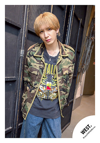 【No.WES25-271】「WEST. LIVE TOUR 2025 A.H.O. -Audio Hang Out-」周邊商品花絮照