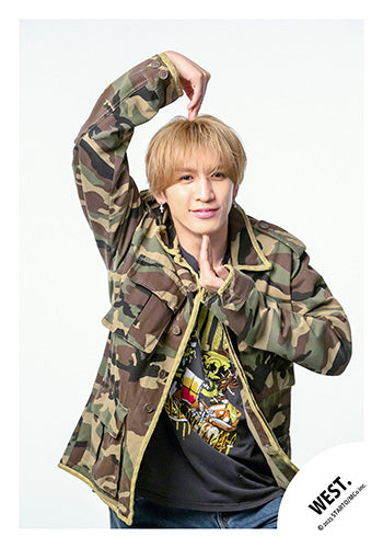 【No.WES25-274】「WEST. LIVE TOUR 2025 A.H.O. -Audio Hang Out-」周邊商品花絮照