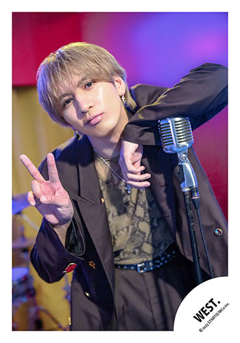 【No.WES25-275】「WEST. LIVE TOUR 2025 A.H.O. -Audio Hang Out-」周邊商品花絮照