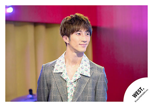 【No.WES25-284】「WEST. LIVE TOUR 2025 A.H.O. -Audio Hang Out-」周邊商品花絮照