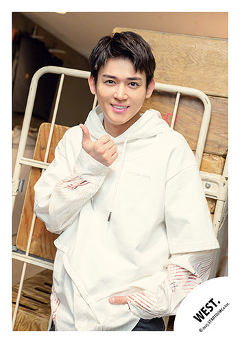 【No.WES25-295】「WEST. LIVE TOUR 2025 A.H.O. -Audio Hang Out-」周邊商品花絮照