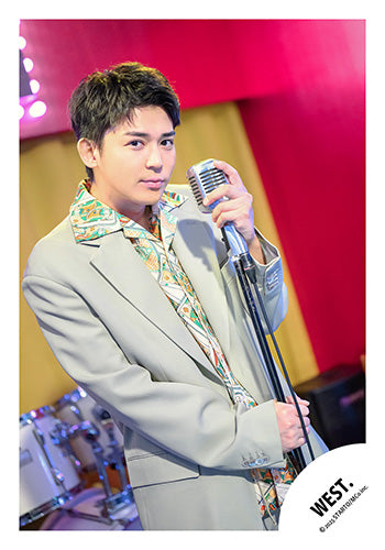 【No.WES25-299】「WEST. LIVE TOUR 2025 A.H.O. -Audio Hang Out-」周邊商品花絮照