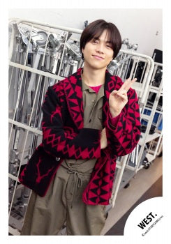【No.WES26-207】「WEST. LIVE TOUR 2026 唯一無二」周邊商品花絮照