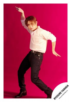 【No.HSJ26-423】「Ryosuke Yamada DOME TOUR 2026 Are You Red.Y?」周邊商品花絮照