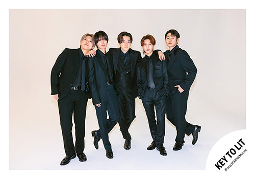 【No.KEY25-041】「KEY TO LIT Arena Tour 2025 WAKE UP THE FOOL」周邊商品花絮照