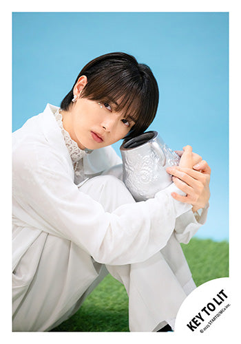 【No.KEY25-075】「KEY TO LIT Arena Tour 2025 WAKE UP THE FOOL」周邊商品花絮照