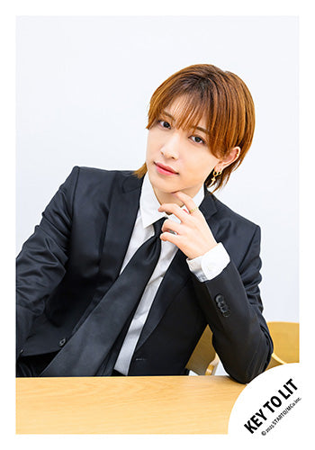 【No.KEY25-081】「KEY TO LIT Arena Tour 2025 WAKE UP THE FOOL」周邊商品花絮照