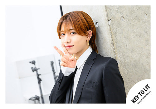 【No.KEY25-089】「KEY TO LIT Arena Tour 2025 WAKE UP THE FOOL」周邊商品花絮照