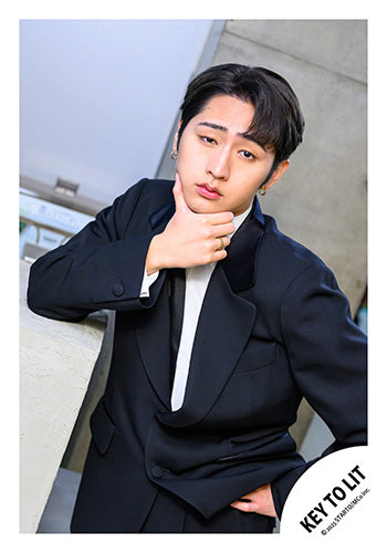 【No.KEY25-095】「KEY TO LIT Arena Tour 2025 WAKE UP THE FOOL」周邊商品花絮照