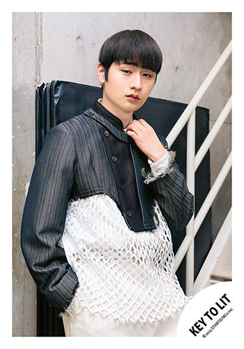 【No.KEY25-096】「KEY TO LIT Arena Tour 2025 WAKE UP THE FOOL」周邊商品花絮照