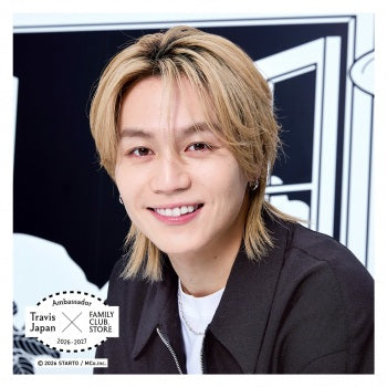 【No.SQ26-047】FAMILY CLUB.STORE Ambassador 2026-2027 Travis Japan 方形照片 Monochrome