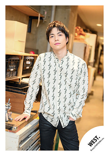 【No.WES25-220】「WEST. LIVE TOUR 2025 A.H.O. -Audio Hang Out-」周邊商品花絮照