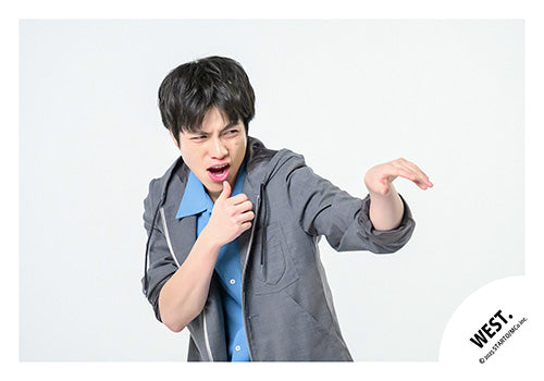 【No.WES25-221】「WEST. LIVE TOUR 2025 A.H.O. -Audio Hang Out-」周邊商品花絮照