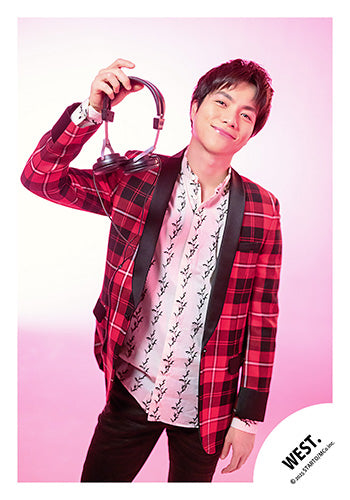 【No.WES25-222】「WEST. LIVE TOUR 2025 A.H.O. -Audio Hang Out-」周邊商品花絮照