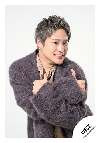 【No.WES25-229】「WEST. LIVE TOUR 2025 A.H.O. -Audio Hang Out-」周邊商品花絮照