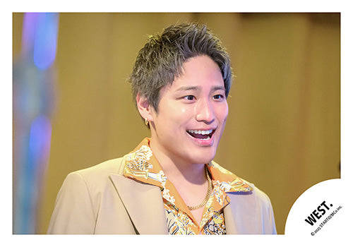 【No.WES25-232】「WEST. LIVE TOUR 2025 A.H.O. -Audio Hang Out-」周邊商品花絮照