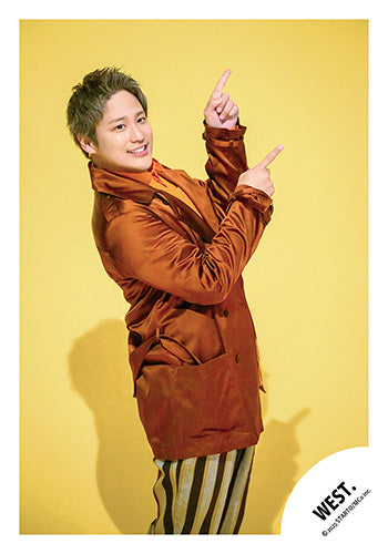 【No.WES25-235】「WEST. LIVE TOUR 2025 A.H.O. -Audio Hang Out-」周邊商品花絮照