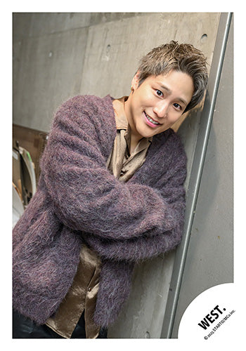 【No.WES25-236】「WEST. LIVE TOUR 2025 A.H.O. -Audio Hang Out-」周邊商品花絮照