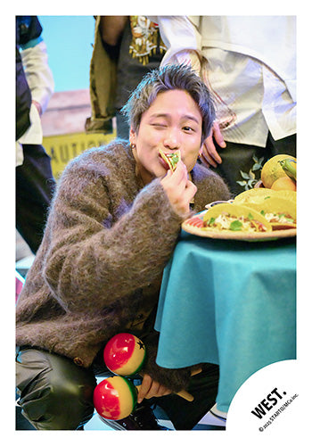 【No.WES25-238】「WEST. LIVE TOUR 2025 A.H.O. -Audio Hang Out-」周邊商品花絮照