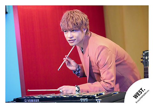 【No.WES25-241】「WEST. LIVE TOUR 2025 A.H.O. -Audio Hang Out-」周邊商品花絮照