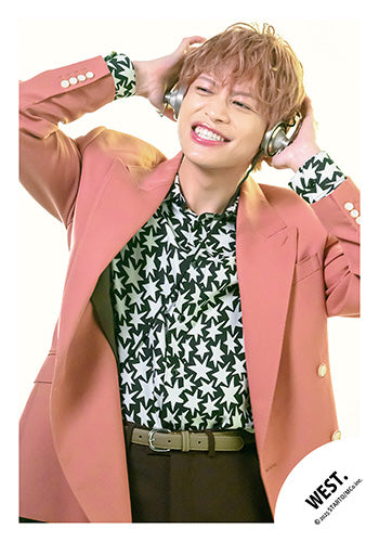 【No.WES25-243】「WEST. LIVE TOUR 2025 A.H.O. -Audio Hang Out-」周邊商品花絮照