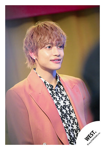 【No.WES25-246】「WEST. LIVE TOUR 2025 A.H.O. -Audio Hang Out-」周邊商品花絮照