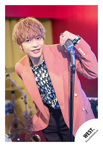 【No.WES25-251】「WEST. LIVE TOUR 2025 A.H.O. -Audio Hang Out-」周邊商品花絮照