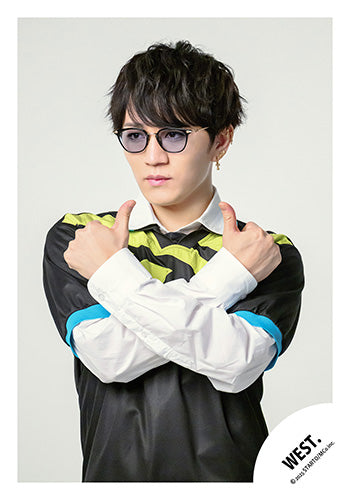 【No.WES25-253】「WEST. LIVE TOUR 2025 A.H.O. -Audio Hang Out-」周邊商品花絮照