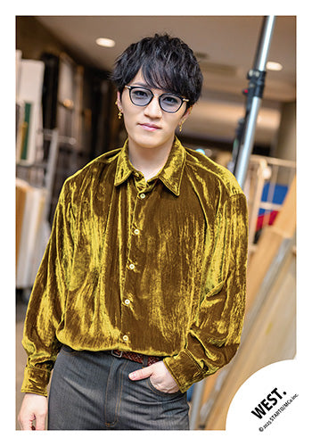 【No.WES25-254】「WEST. LIVE TOUR 2025 A.H.O. -Audio Hang Out-」周邊商品花絮照