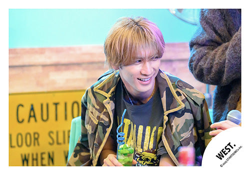 【No.WES25-265】「WEST. LIVE TOUR 2025 A.H.O. -Audio Hang Out-」周邊商品花絮照