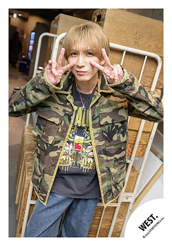 【No.WES25-268】「WEST. LIVE TOUR 2025 A.H.O. -Audio Hang Out-」周邊商品花絮照