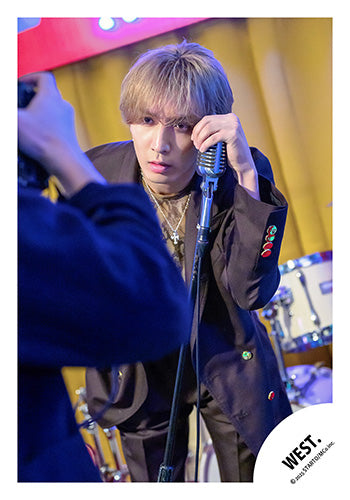 【No.WES25-269】「WEST. LIVE TOUR 2025 A.H.O. -Audio Hang Out-」周邊商品花絮照