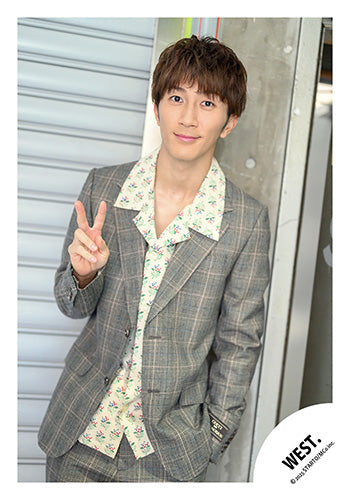 【No.WES25-282】「WEST. LIVE TOUR 2025 A.H.O. -Audio Hang Out-」周邊商品花絮照