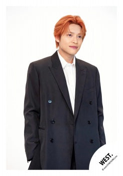 【No.WES26-224】「WEST. LIVE TOUR 2026 唯一無二」周邊商品花絮照