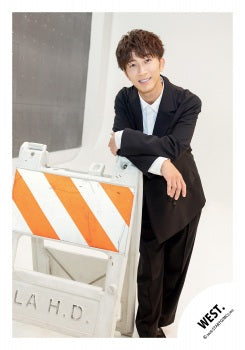 【No.WES26-258】「WEST. LIVE TOUR 2026 唯一無二」周邊商品花絮照